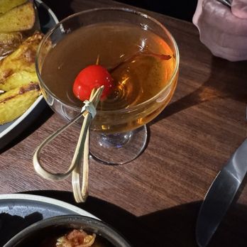 Hye Life Cafe & Bar - Manhattan - Modern European Near Me - Bellevue, Washington