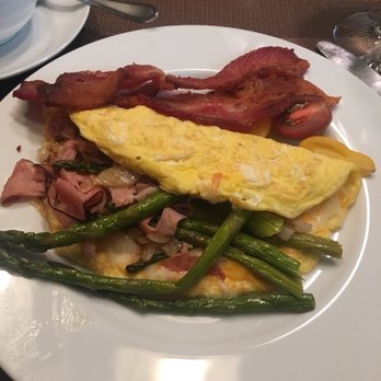 Historic District B&B - Eggs, asparagus, bacon & ham - Bed & Breakfast Near Me - Saint Paul, Minnesota Historic District B&B - Eggs, asparagus, bacon & ham - Bed & Breakfast Near Me - Saint Paul, Minnesota