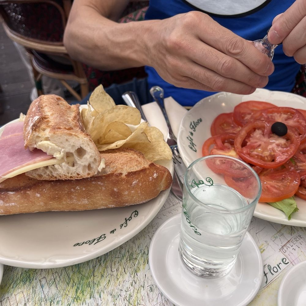 Café de Flore - Cafes Near Me - Paris, 75 Café de Flore - Cafes Near Me - Paris, 75