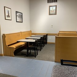 Arni's - Seating area