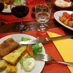 Toros Y Tapas - Tortilla , empanada, patatas bravas, alioli, boquerones