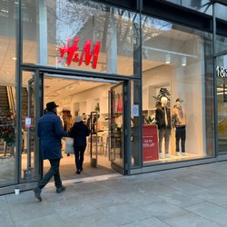 H&M - Outside