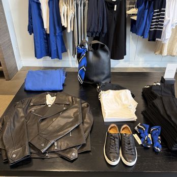 Banana Republic - Men's Clothing Near Me - Corte Madera, California