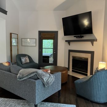 The Iris Inn - Hotels Near Me - Waynesboro, Virginia The Iris Inn - Hotels Near Me - Waynesboro, Virginia