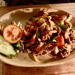 the three tuns - Stir-fried chicken and cashew nut with noodles £13.50