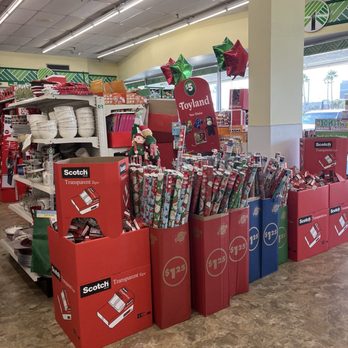 Dollar Tree - xmas wrapping paper - Discount Store Near Me - Melbourne, Florida