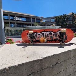 Skatevirus Skateshop - Skate virus complete deck with risers, a 9' deck set up to cruise!! :G)