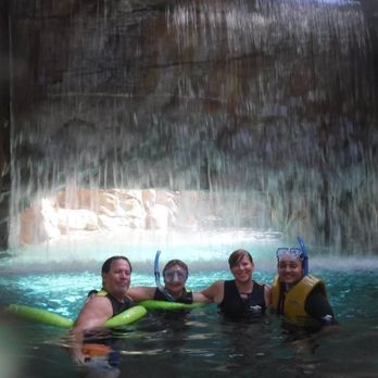 Discovery Cove - Amusement Parks Near Me - Orlando, Florida Discovery Cove - Amusement Parks Near Me - Orlando, Florida