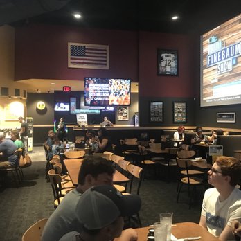 Buffalo Wild Wings - American Near Me - Orlando, Florida