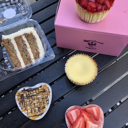 Cheesecakes & carrot cake Cheesecakes & carrot cake