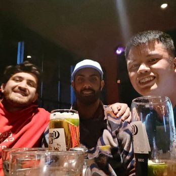 Lou's Grill - Me and friends having some drinks at lous - Bars Near Me - Abbotsford, British Columbia
