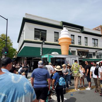 YaYa's Classic Soft Serve - Long line at event - Ice Cream & Frozen Yogurt Near Me YaYa's Classic Soft Serve - Long line at event - Ice Cream & Frozen Yogurt Near Me