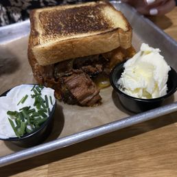 Pulled pork sandwich