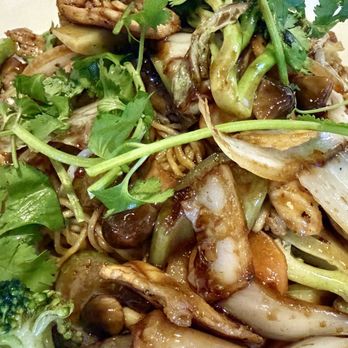 Khanh's Vietnamese Restaurant - It's listed as lomein, not sure why as this is a Viet restaurant. Stir-fried soft egg noodles with chicken - Vietnamese Near Me - Fort Worth, Texas Khanh's Vietnamese Restaurant - It's listed as lomein, not sure why as this is a Viet restaurant. Stir-fried soft egg noodles with chicken - Vietnamese Near Me - Fort Worth, Texas