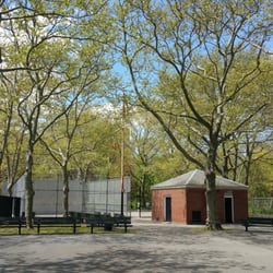 Horatio Playground - Horatio Playground: Bathroom and courts
