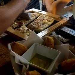 Cais de Santa Luzia Bar & Café - sizzling hot, fresh pizza we got to cut ourselves