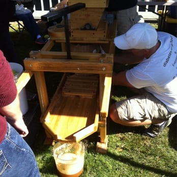 Steilacoom Apple Squeeze - Apple press - Festivals Near Me - Steilacoom, Washington Steilacoom Apple Squeeze - Apple press - Festivals Near Me - Steilacoom, Washington