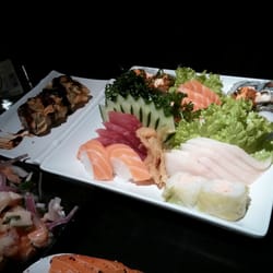 Zeni Sushi - Combinado misto do rodizio, no canto hot roll e cevice
