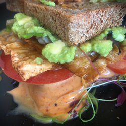 Particle Cafe - Burger with vegan bacon