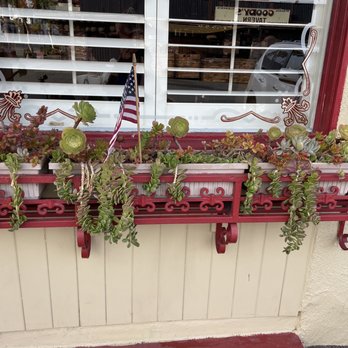 Antoine's Cafe - Nice decor outside. - Breakfast & Brunch Near Me - San Clemente, California Antoine's Cafe - Nice decor outside. - Breakfast & Brunch Near Me - San Clemente, California