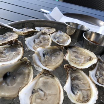 Limewood Bar & Restaurant - Oysters - New American Near Me - Berkeley, California