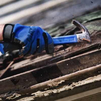 Fernandos Roofing Logo