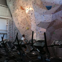 Myrens Sportssenter - Klatrevegg og tredemøller.