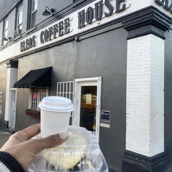 Eleos Coffee - Espresso Shot and cinnamon roll - American Near Me - Kansas City, Missouri