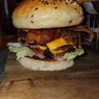 Truss Restaurant & Bar - Bacon cheeseburger (off menu) - New American Near Me - Calistoga, California