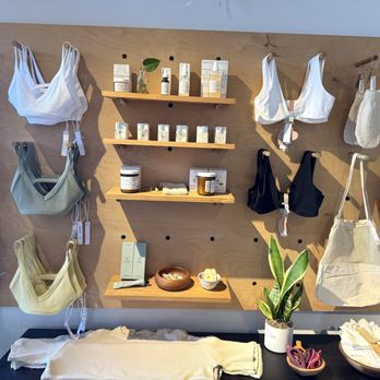 Pürre Boutique - Accessories Near Me - Costa Mesa, California