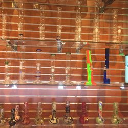 Lincoln Park Tobacconist - Great Water Pipe selection