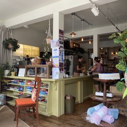 Marguerite boutique et provisions - The main entryway