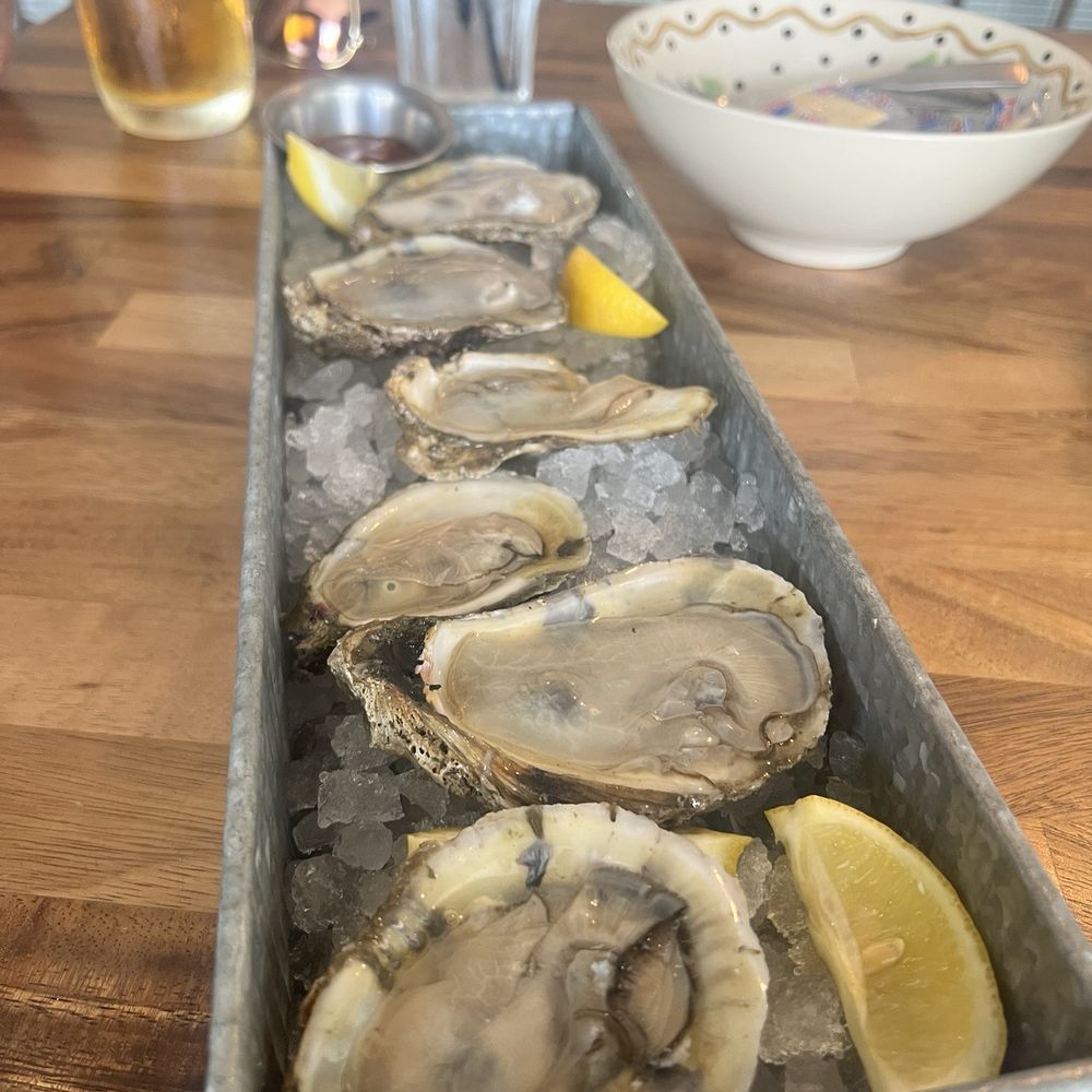 Runabout Brewing - 6 raw oysters, the James oysters - Brewpubs Near Me - Orlando, Florida Runabout Brewing - 6 raw oysters, the James oysters - Brewpubs Near Me - Orlando, Florida