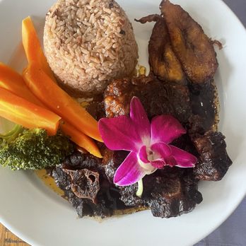 Dunns River Lounge - Oxtails - Lounges Near Me - Rockville Centre, New York