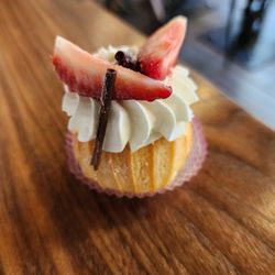 Hilton Head Social Bakery South  - Cream puff