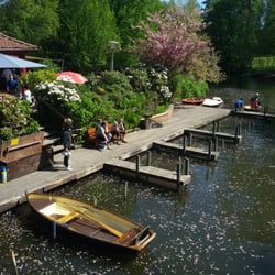 Brücke zur Liebesinsel im Stadtpark - Bootsverleih