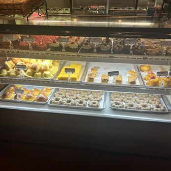 Liliha Bakery - Bakery Display Case - Bakeries Near Me - Honolulu, Hawaii