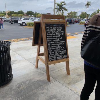Trader Joe's - Excellent staff making sure social distance enforcement and masks are worn - Grocery Near Me - Fort Myers, Florida