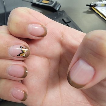 Metro Nail Lounge - The pointer finger is chipped day - Nail Salons Near Me - Corona, California