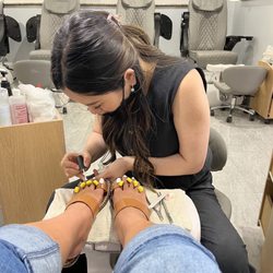 Magazine Nails - Classic pedicure