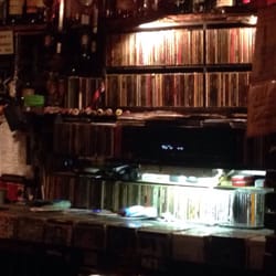 Cafe The Minds - They play music by CD - classic 90s