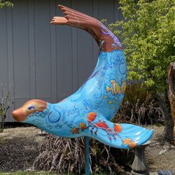 Umpqua Discovery Center - Outside decor