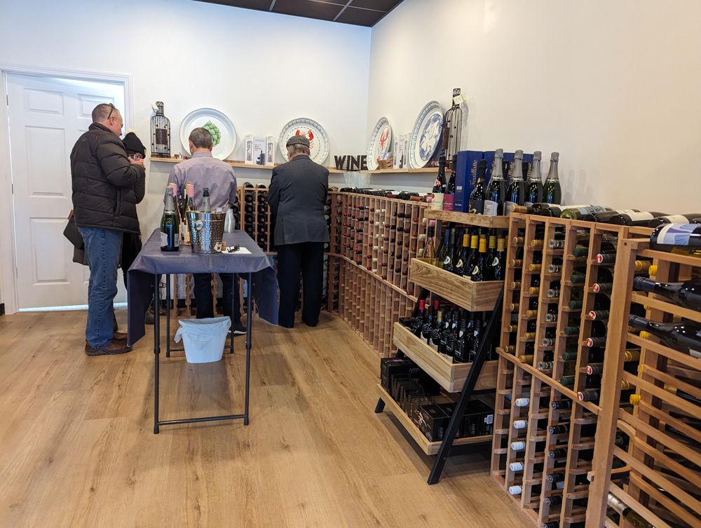 COCKTAIL HOUR ESSENTIALS 27 Photos 697 Quaker Ln, West Warwick