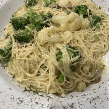 Samee's Pizza Getti - Angel hair jalapeño with cauliflower, broccoli and mushrooms - Pizza Near Me - Rockwall, Texas