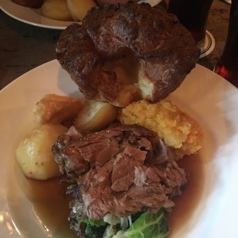 The Broad Chare - Lamb Sunday roast - British Near Me - Quayside, XTW