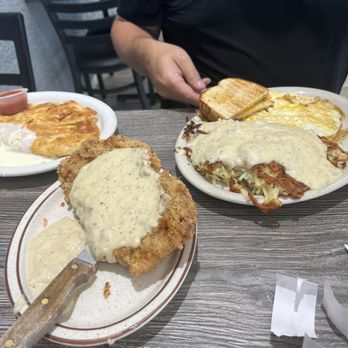 The Rusty Rooster - Look at the size of that plate! - Breakfast & Brunch Near Me - Lake Ozark, Missouri The Rusty Rooster - Look at the size of that plate! - Breakfast & Brunch Near Me - Lake Ozark, Missouri