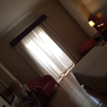 Hotel Traiña - Habitación espaciosa. Se corresponde con las fotografías de la página web - Hotels Near Me - Lo Pagan, MU