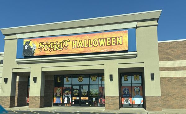 Spirit Halloween, 7386 Market St, Youngstown, OH 44512, US - MapQuest