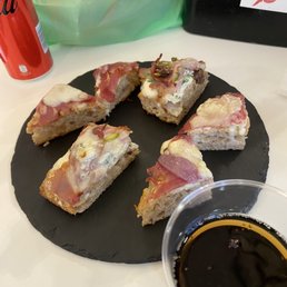 Pizza with salami & pizza with olives and pistachios (100 g each = 200g)