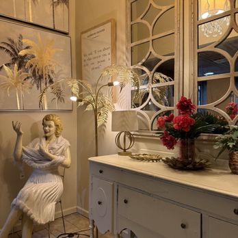 Mammy's Kitchen & Bar - Bathroom - New American Near Me - Bardstown, Kentucky